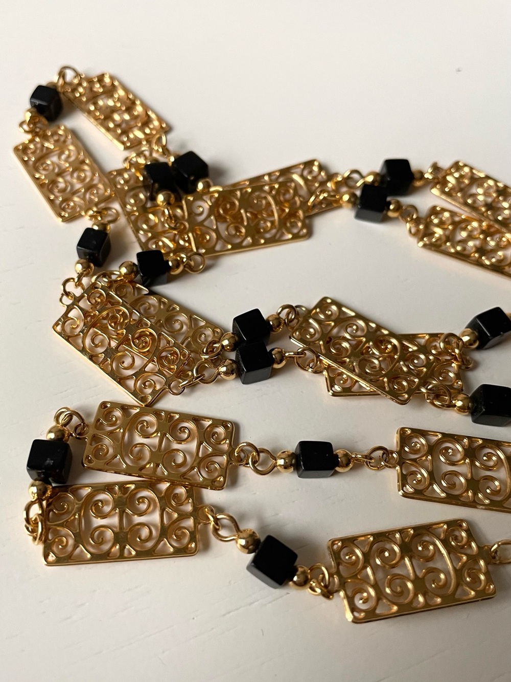 Vintage goldtone filigree scroll necklace w/ glass/plastic cubes elegant